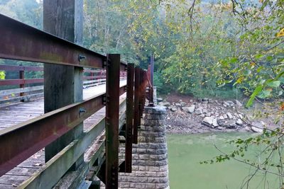 Old Sublimity Bridge beside the green river at Bee Rock.